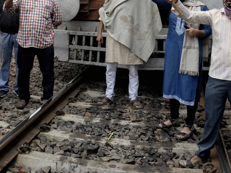 Bihar: Itadhi crossing protest intensifies in Buxar; rail blockade foiled