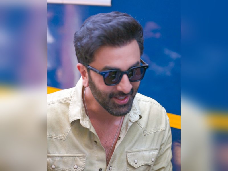 Ranbir Kapoor touches Kumar Vishwas, Sunny Deol’s feet at ‘Ramayana’ Pratham Sankalp