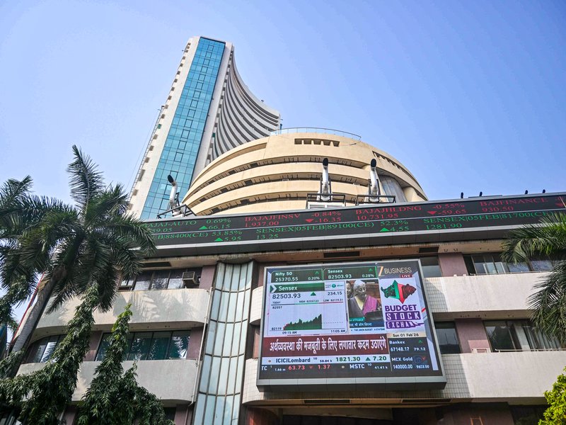 Nifty, Sensex dip over 2.3 pc on weekly basis over global inflation fears