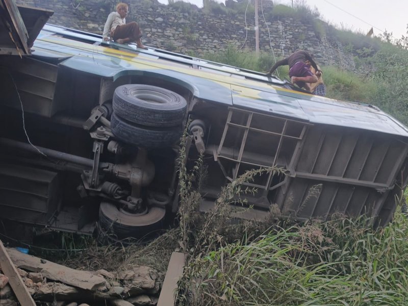 30 injured as bus carrying Amarnath Yatris skids off road in J&K’s Ganderbal