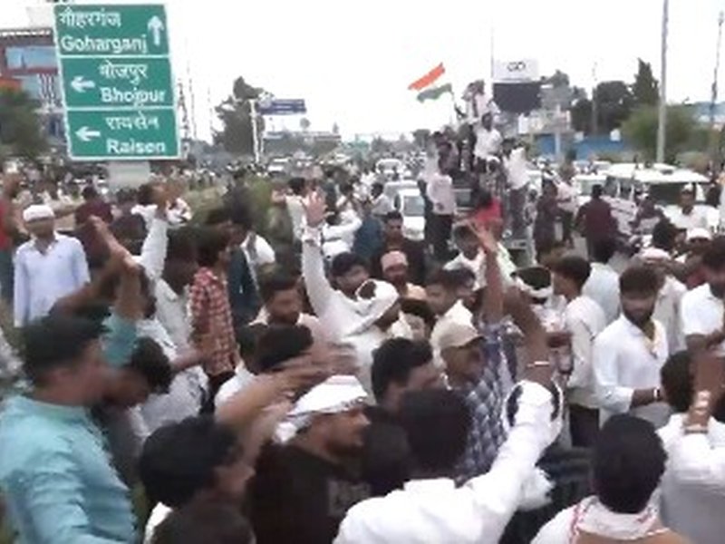 MP farmers protest demanding 100 pc moong procurement; Kamal Nath urges swift MSP purchase