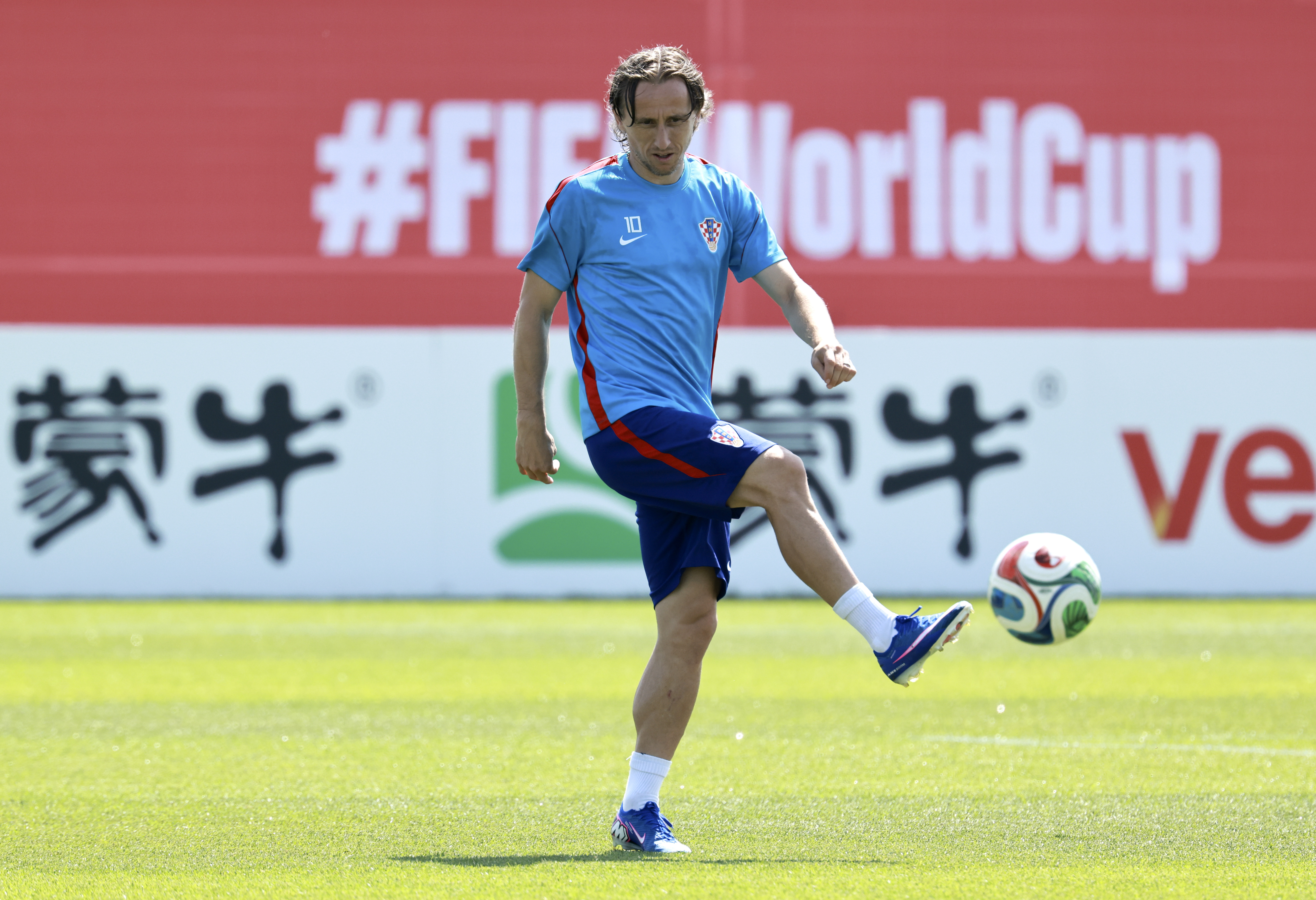 Modric signs contract extention with AC Milan