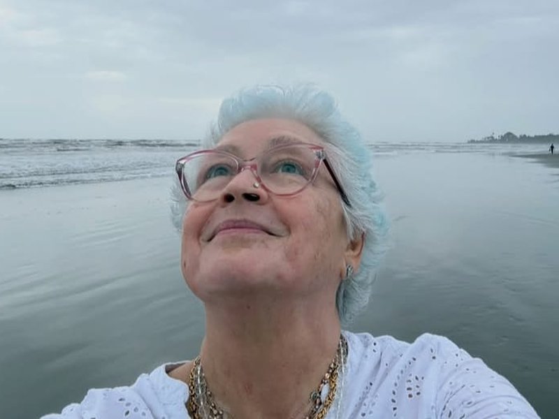 Nafisa Ali embraces hope and healing after 10th chemotherapy with a beach walk in Goa