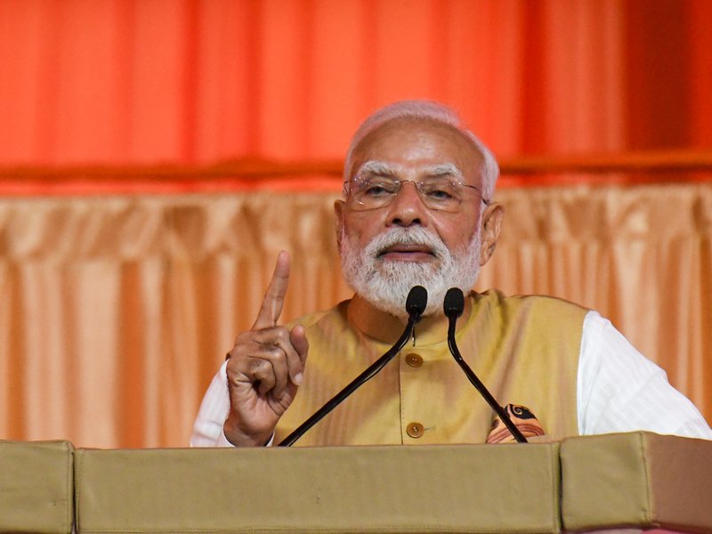 PM Modi calls for stronger youth connect with Kannada literature amid smartphone era