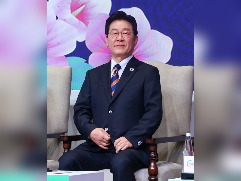 South Korean President Lee arrives in Frankfurt for meeting with members of Korean community