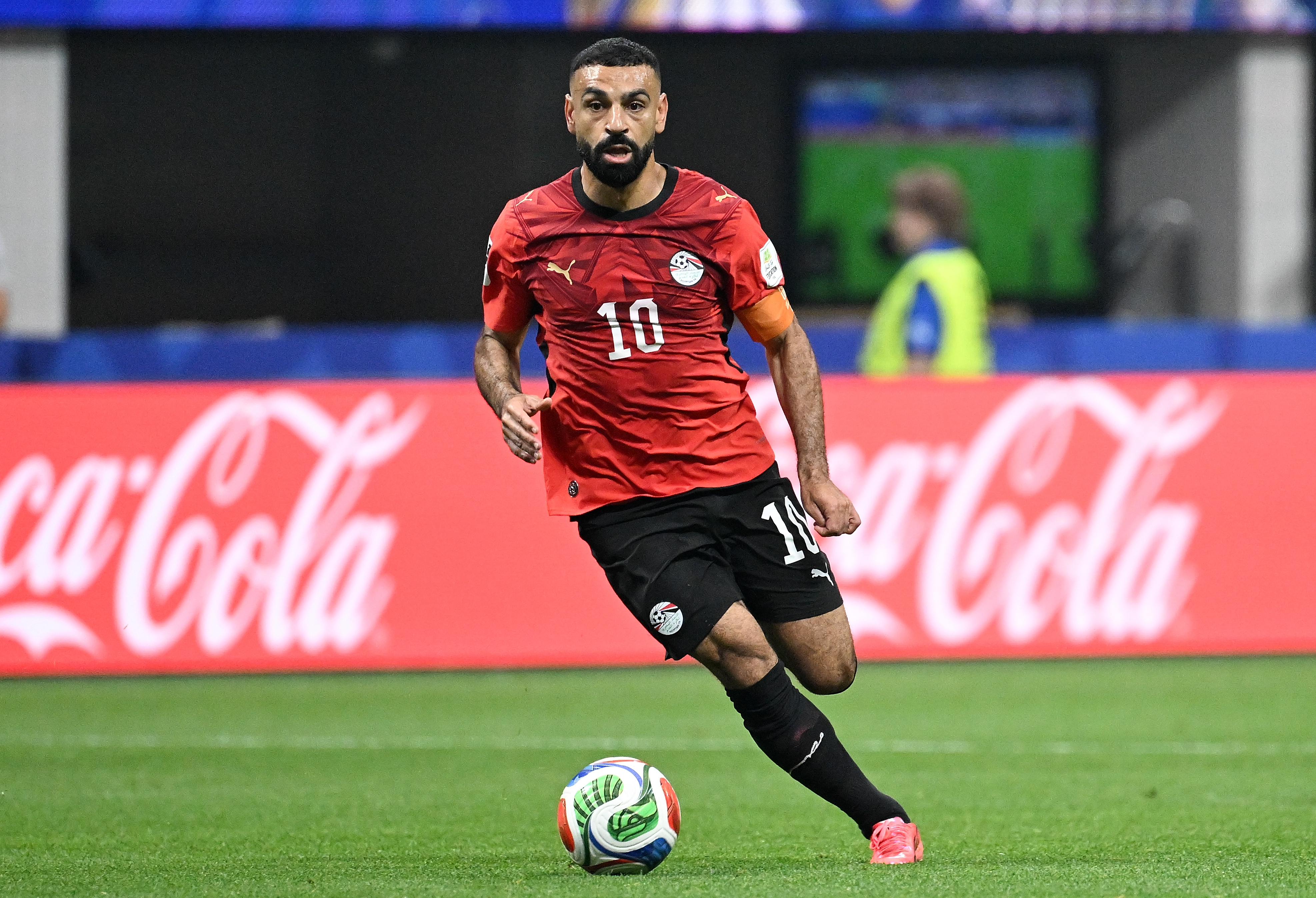 Turkish club Trabzonspor begins negotiations to sign Egyptian forward Salah