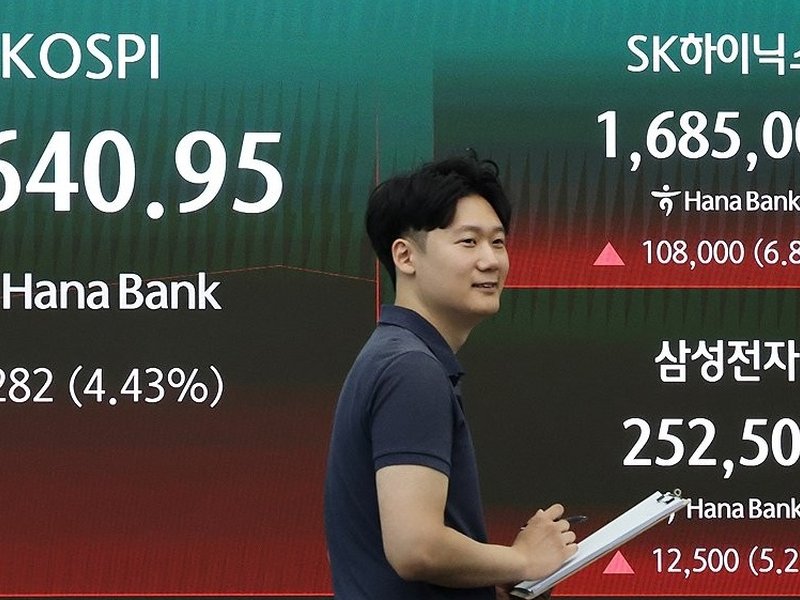 Seoul shares turn lower amid renewed Hormuz tensions
