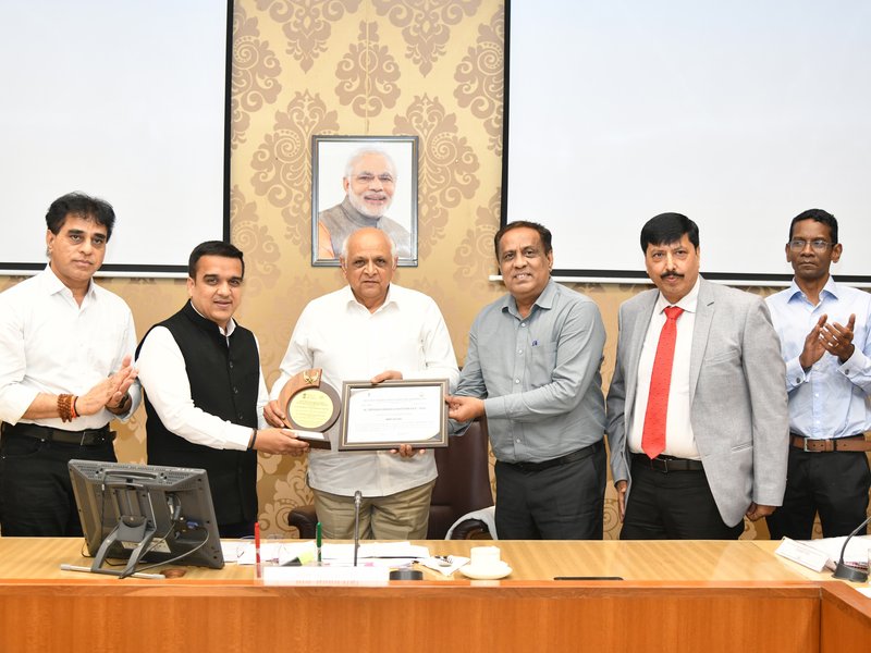 Gujarat CM felicitates three govt hospitals for national organ donation awards