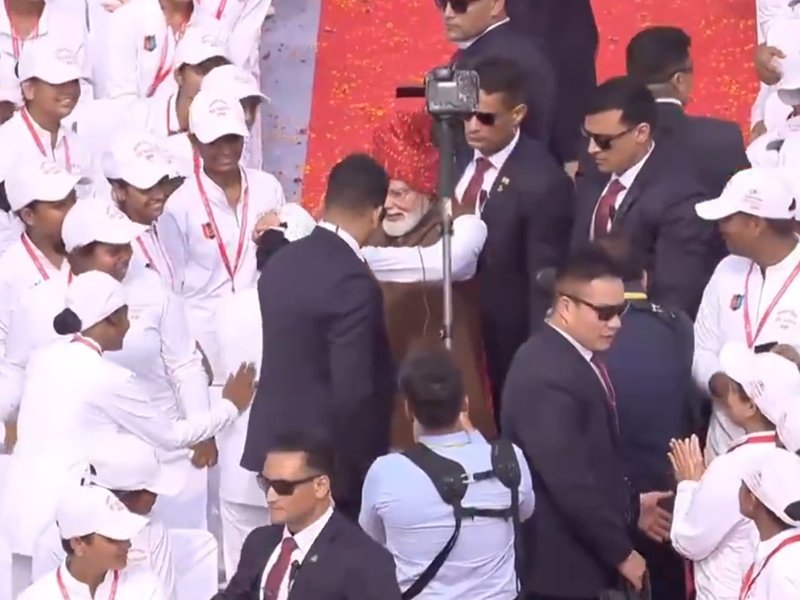 PM Modi breaks protocol to meet children, picks up fallen cap in heartwarming Red Fort moment