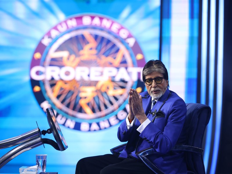 Amitabh Bachchan reveals he and Abhishek watch late-night matches with headphones to avoid disturbing Jaya Bachchan & family