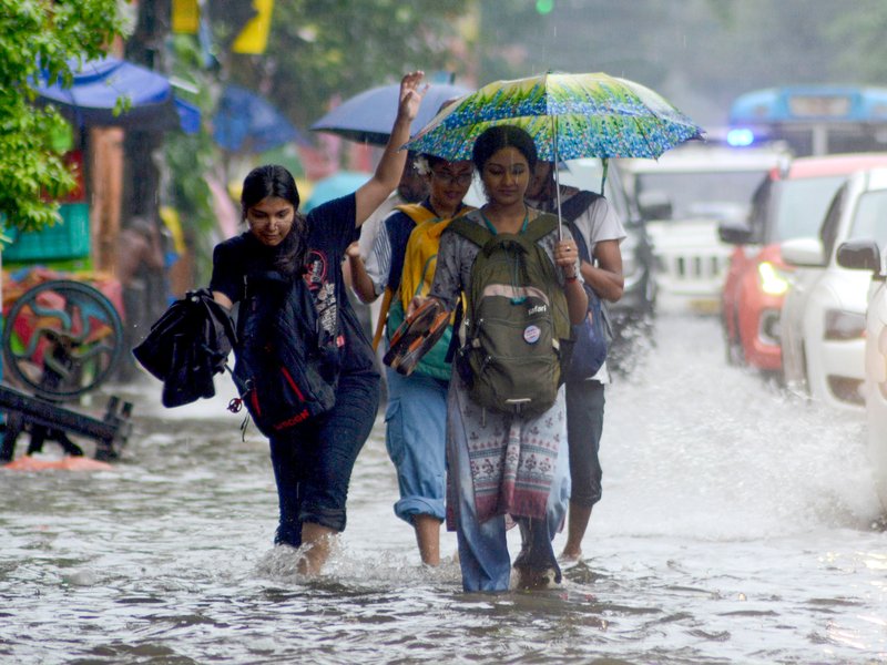 Heavy rain to continue in south Bengal for next 24 hours, says Met Department