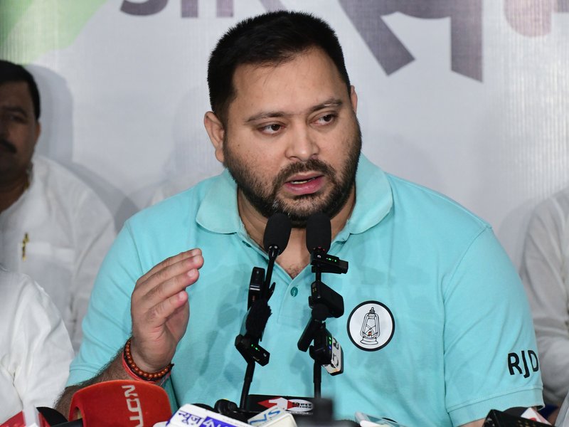 Bihar: Tejashwi Yadav to lead march to Raj Bhavan today against paper leaks and Siwan firing