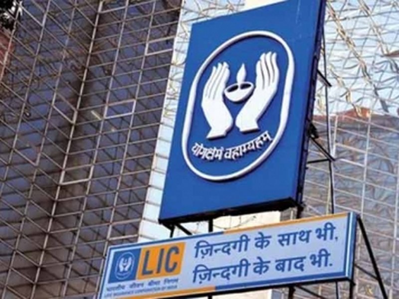 LIC gets RBI nod to increase HDFC Bank stake to 9.99 pc; stocks trade higher