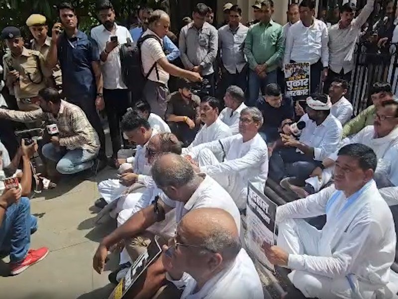 Rajasthan Cong holds protest march against govt's new directive restricting entry in schools