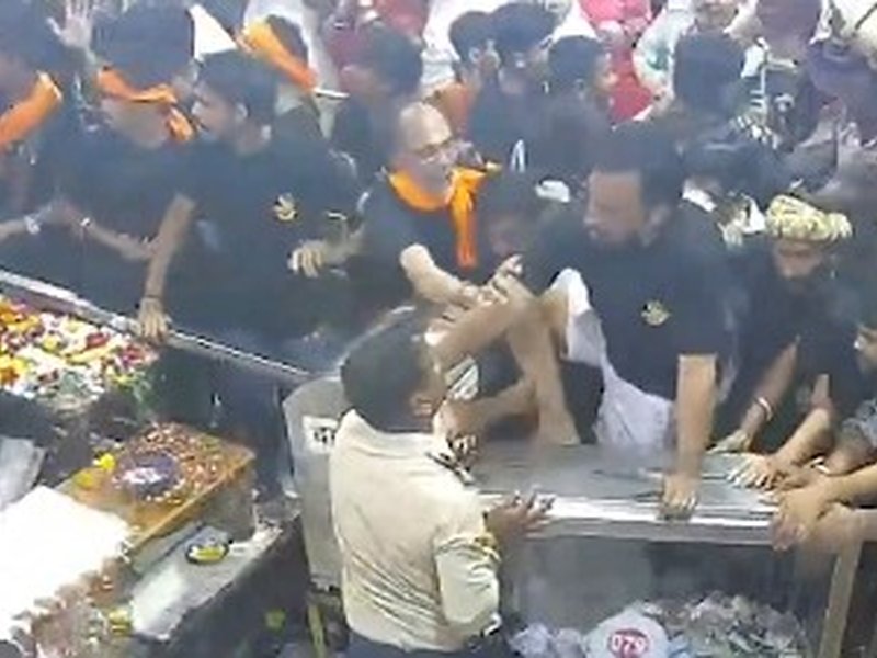 Ruckus at Ujjain's Mahakal temple after Kanwariyas try to breach barricades