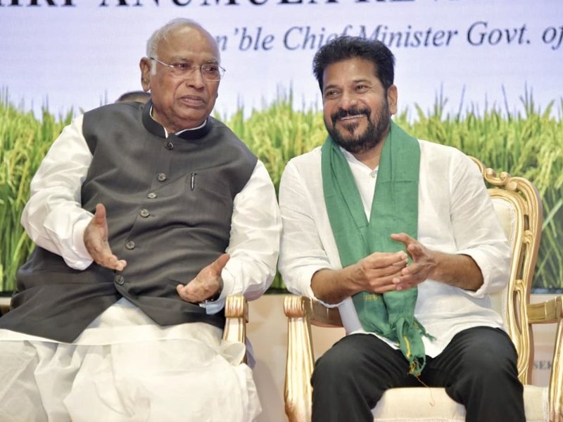 YSR gave whole life to Congress and poor people: Kharge