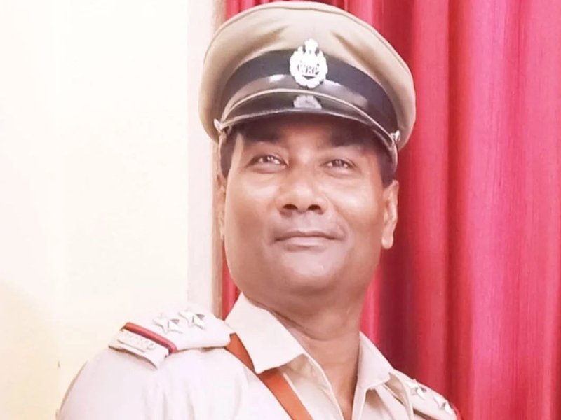 Police Sub-Inspector found hanging in barracks in Bengal's North 24 Parganas