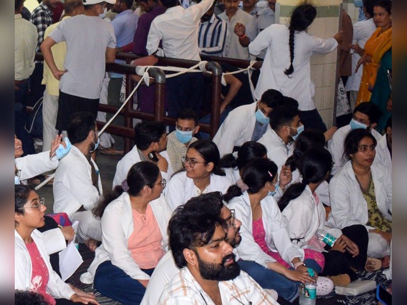 Bengal: Doctors, nurses strike after attack at East Burdwan hospital