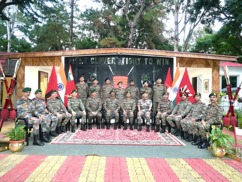 Eastern Army Commander discusses Manipur with Spear Corps, Assam Rifles officers