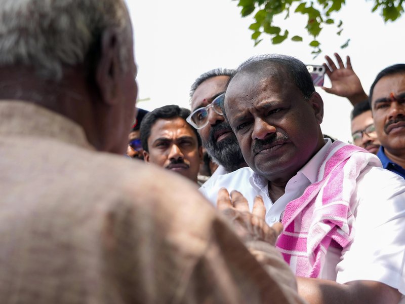 Kumaraswamy questions Shivakumar over alleged land purchases near NICE road by kin