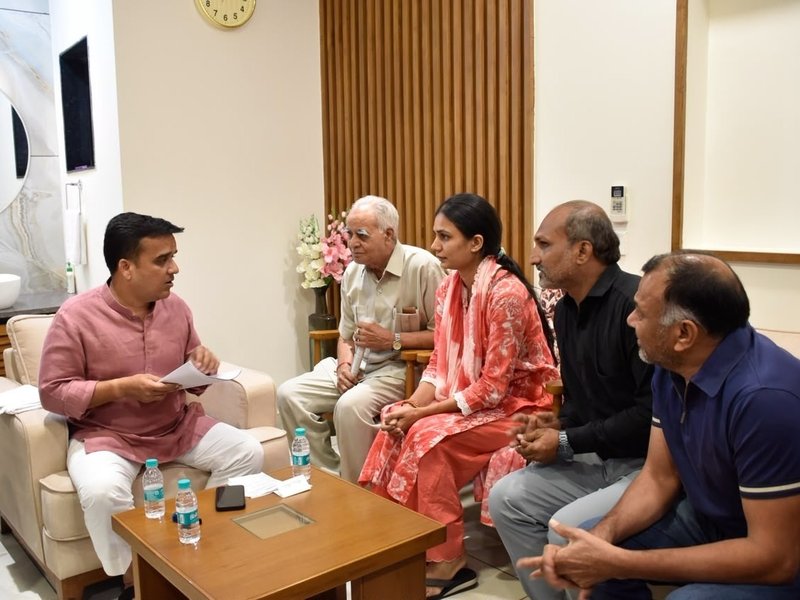 Gujarat Dy CM hears Surat residents’ grievances, directs officials for immediate action