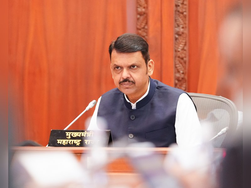 Maha CM directs policy for timely, nutritious meals to students