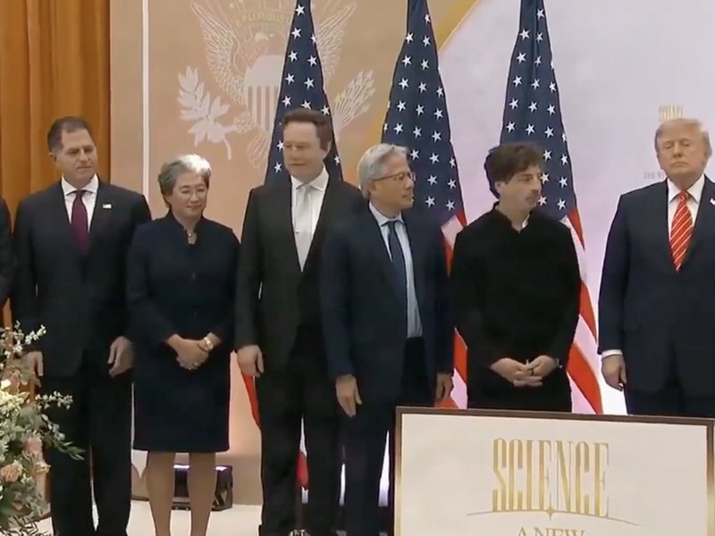 Trump sets 2028 target for quantum computing