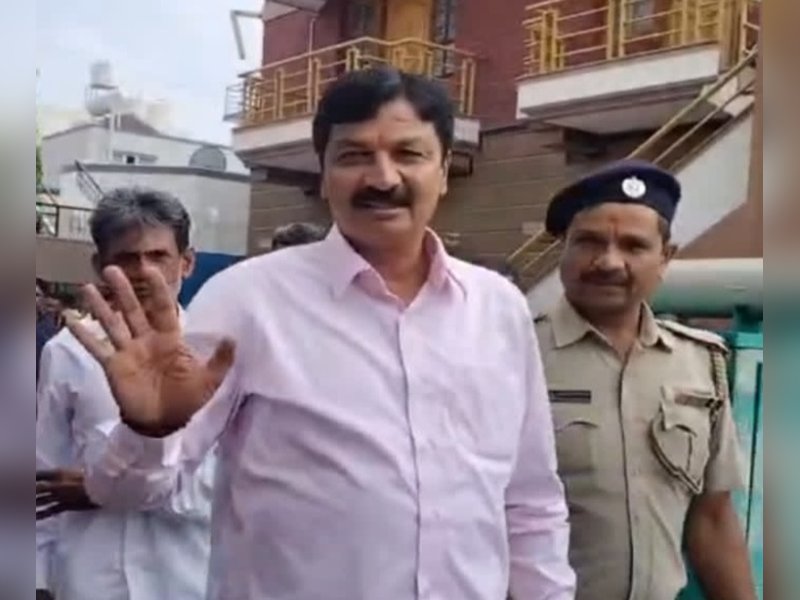 K’taka: BJP MLA meets Siddaramaiah amid sting operation row