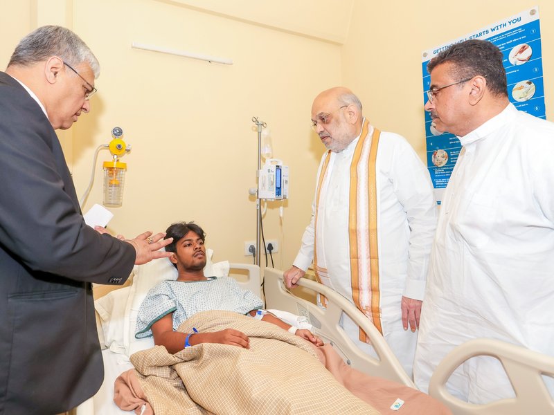 Kolkata stampede: Amit Shah visits hospital, meets injured devotees