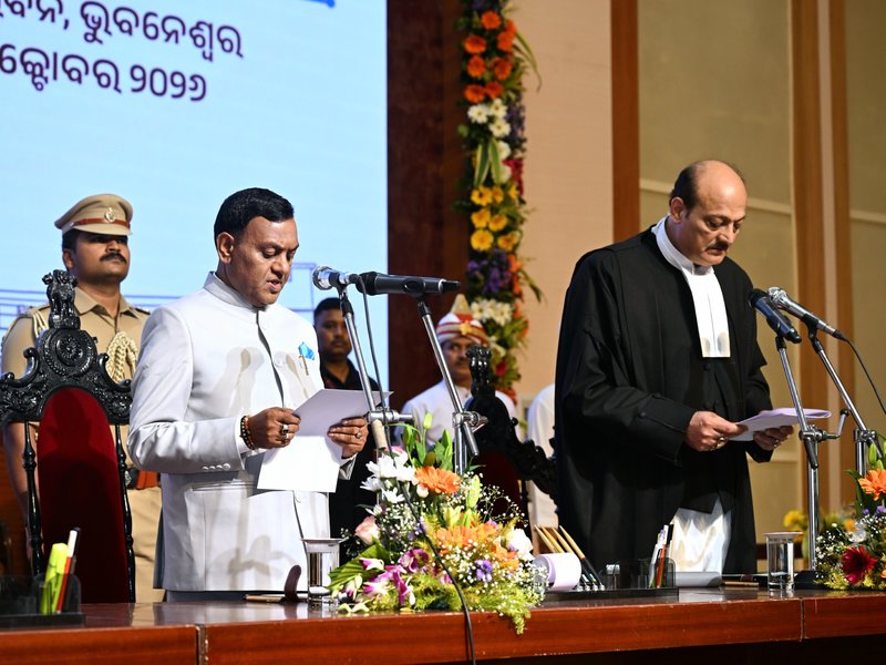 Braj Mohan Ram takes oath as Odisha Governor at Lok Bhavan