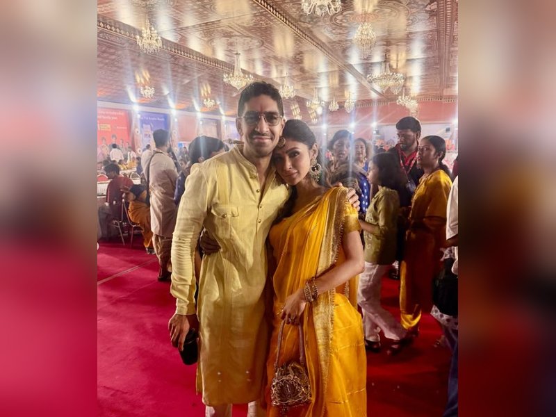 Mouni Roy reunited with 'Brahmastra' maker Ayan Mukerji  during Durga Puja