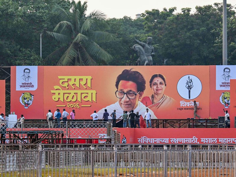 Maha political showdowns at Dussehra rallies today as Shinde, Uddhav stage shows of strength
