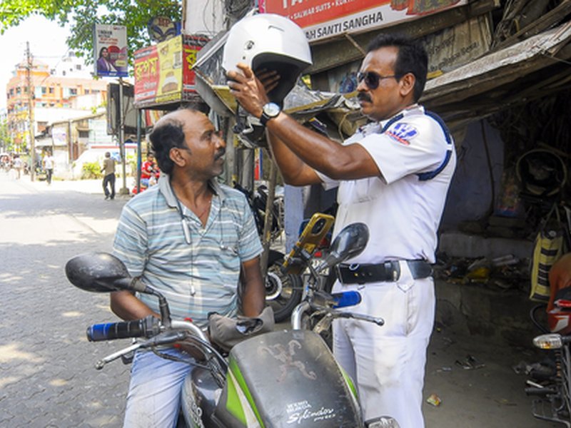 Kolkata police register 726 traffic violation cases on Ashtami night