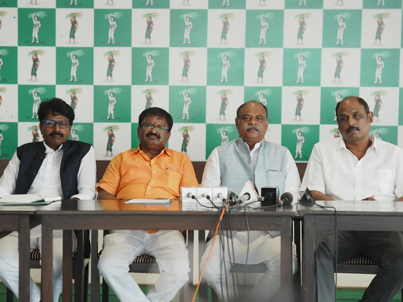 K’taka: JD-S demands Priyank Kharge’s resignation over ‘insult’ to Dalit ministers during Mysuru Dasara