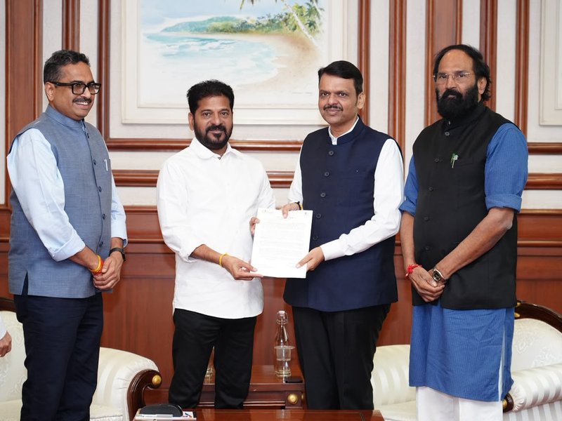 Maharashtra CM agrees to consider Telangana’s request on Tummidihatti Barrage