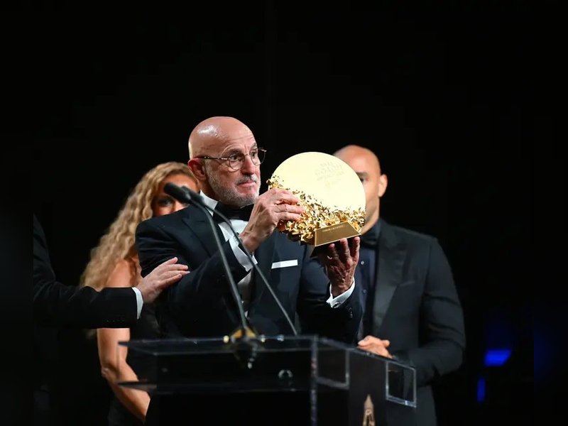 Ballon d'Or: Luis de la Fuente named coach of the year; Unai Simon wins best goalkeeper award