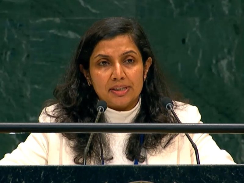 India rejects laws affecting national sovereignty; votes at UN against US embargo on Cuba