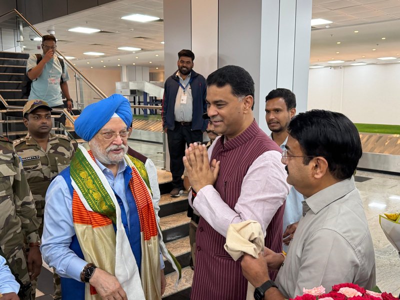 Hardeep Singh Puri receives warm welcome in MP's Bhopal ahead of RS bypoll